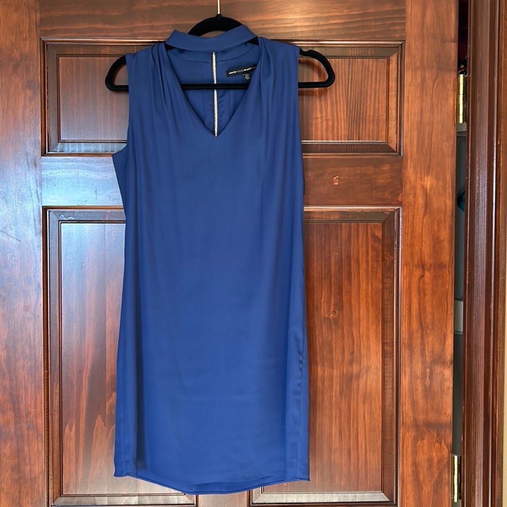 White House Black Market women’s sleeveless shift dress in beautiful blue!